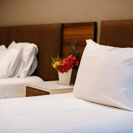 Iveria Inn Hotel Tbilisi Room photo
