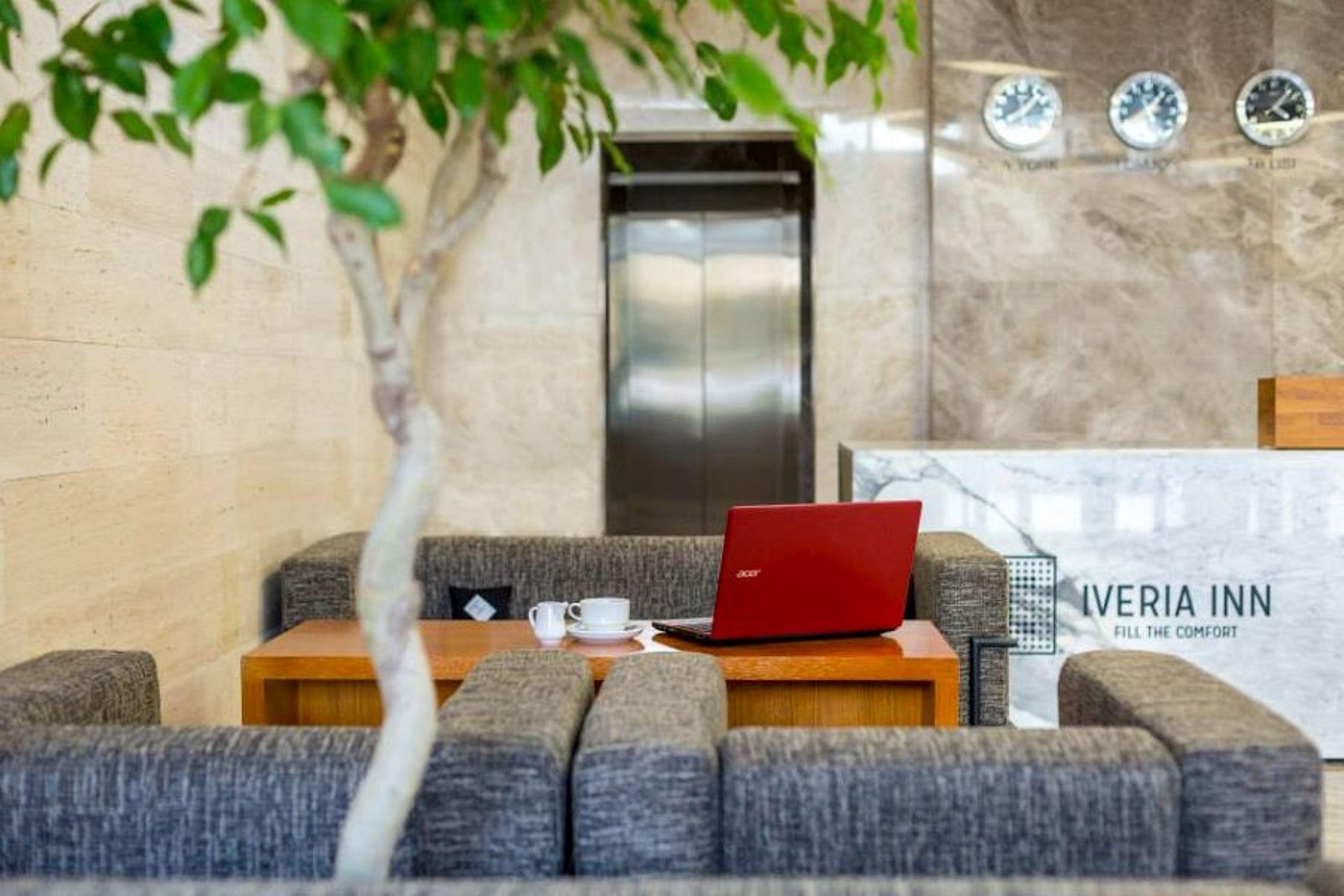 Hotel Iveria 4*